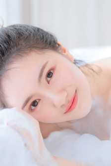 赤裸羔羊